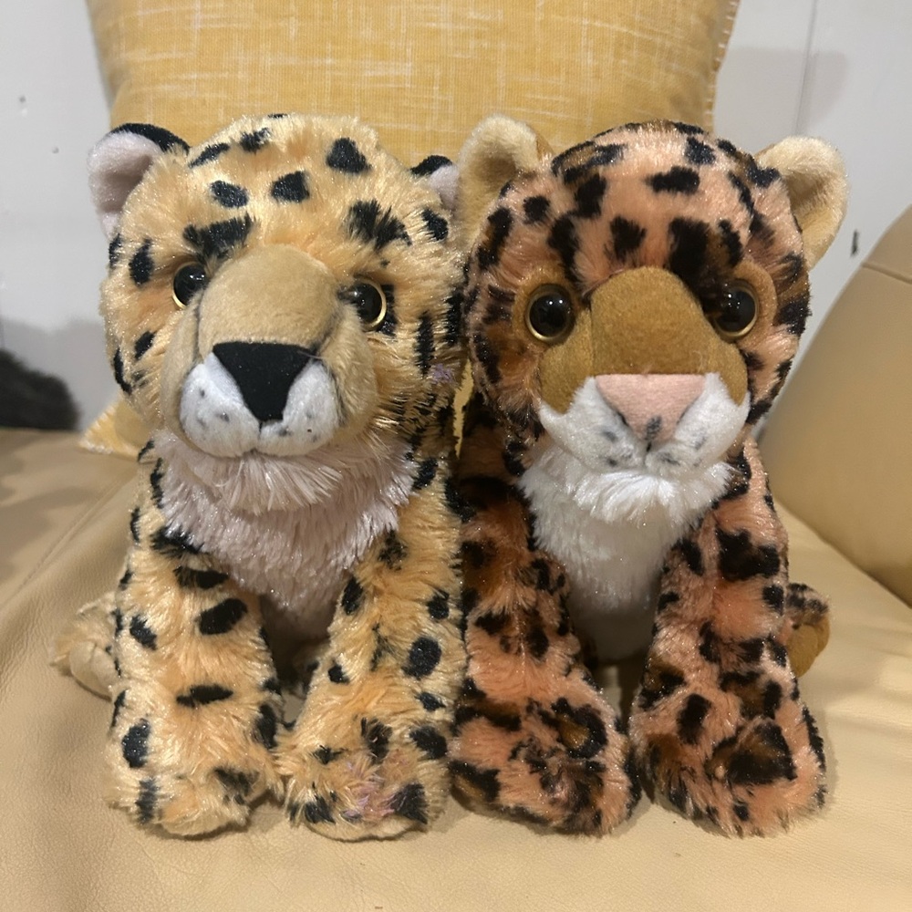 Lot of 2 Wild Republic Leopard and Cheetah Plush Toys Stuffed Animals 11”